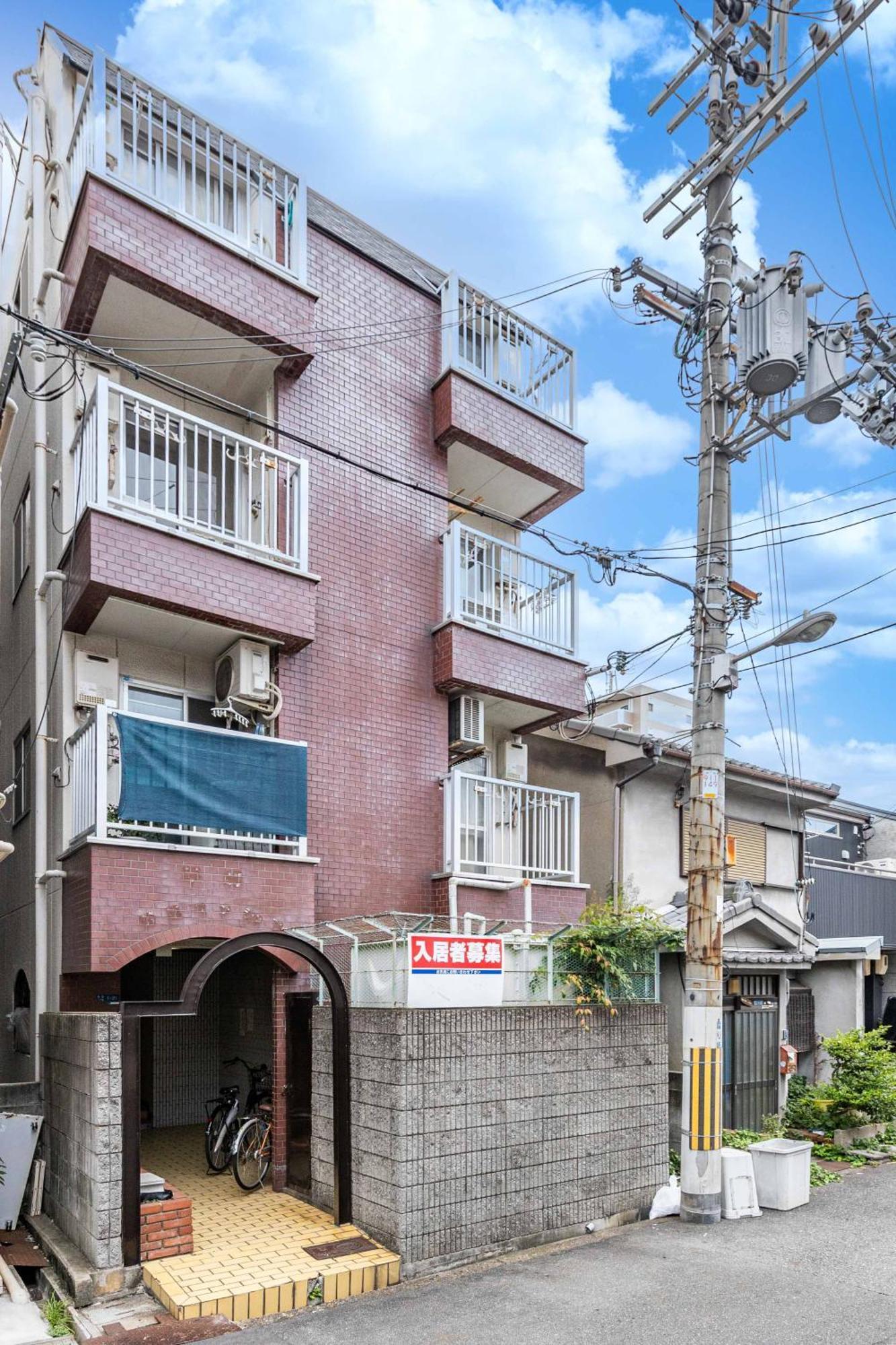 エステラス大阪ウエスト102 Apartemen *